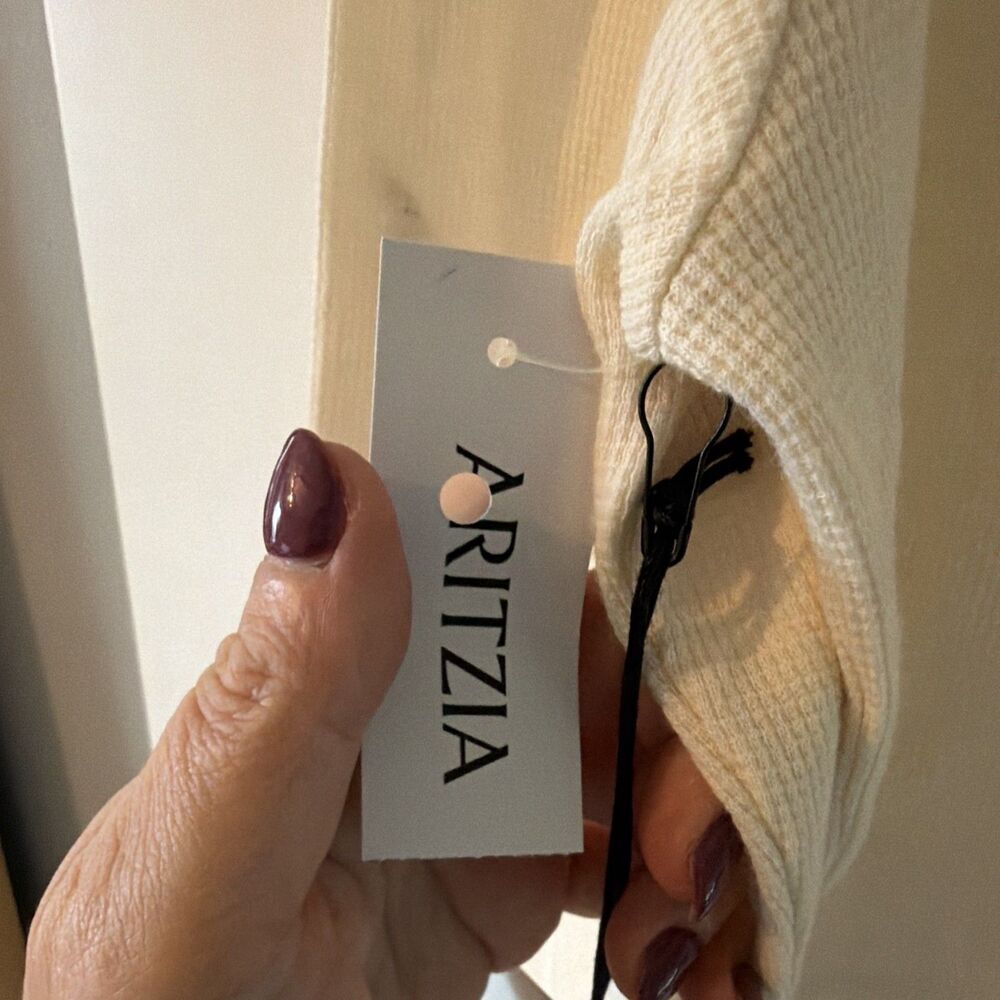 NWT Aritzia Sunday Best Baby Waffle Cropped Thermal Top Whisper White Womens Med - Picture 6 of 9